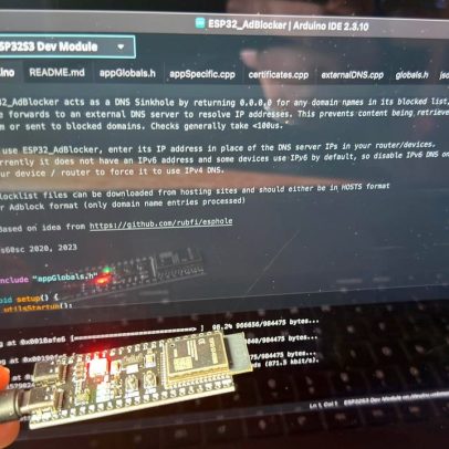 Placa ESP32-S3 de US$7 bloqueia anúncios na web em minutos