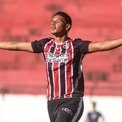 Ex-Santa Cruz tem média de um gol por jogo e vira artilheiro da Série D