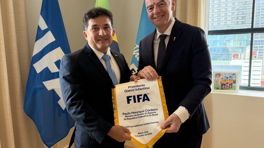 Ministro do Esporte com Infantino nesta manhã em Miami — Foto: Divulgação Ministério do Esporte