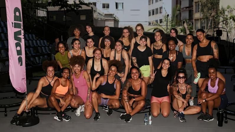 O projeto GymDivas reúne mulheres mensalmente para experimentar novas práticas esportivas.