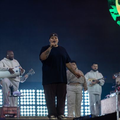 Menos é Mais traz show com clima de bar e hits em Americana