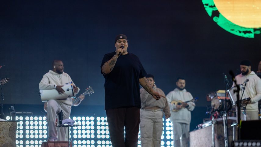 Menos é Mais embalou uma arena lotada na Festa do Peão de Americana 2026 na noite deste domingo (7) — Foto: Thomaz Marostegan