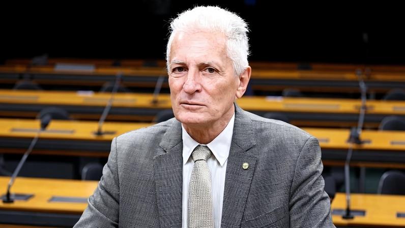 Deputado do PT defende que Jaques Wagner deixe liderança do governo