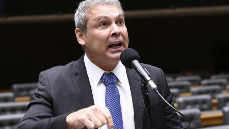 Lindbergh Farias diz que PF vai pedir dados aos EUA para rastrear recursos ligados ao filme “Dark Horse”