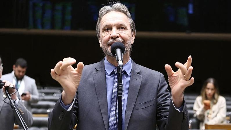 PT diz que nova tarifa seria tentativa de Trump de interferir na eleição