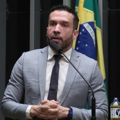Janones ensina táticas a militantes após falas de Lula