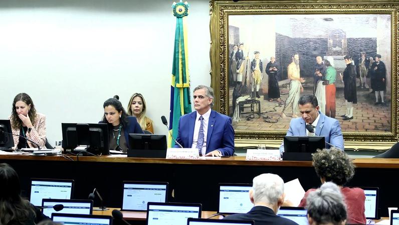 Discussão e votação de propostas legislativas. Dep. Leur Lomanto Júnior (UNIÃO - BA) e Dep. Coronel Assis (PL - MT)
