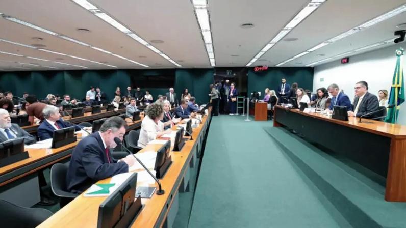 CCJ da Câmara aprova PEC que reduz maioridade penal para 16 anos