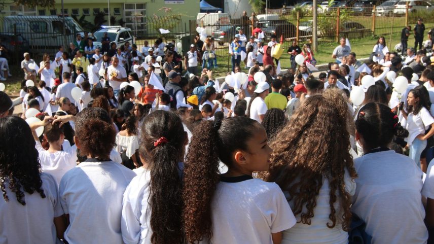 São Paulo (SP), 20-04-2023 - Caminhada pela paz, organizada pela Escola Municipal de Ensino Fundamental - EMEF Perimetral, em Paraisópolis. Foto: Rovena Rosa/Agência Brasil