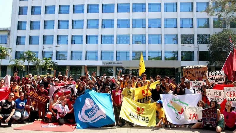 São Paulo (SP), 21/09/2023 - Ato dos estudantes da Universiadde de São Paulo - USP em frente a reitoria durante a reunião de negociação da greve. Foto: Rovena Rosa/Agência Brasil