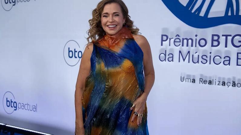 Daniela Mercury homenageia Cazuza e destaca legado irreverente e corajoso