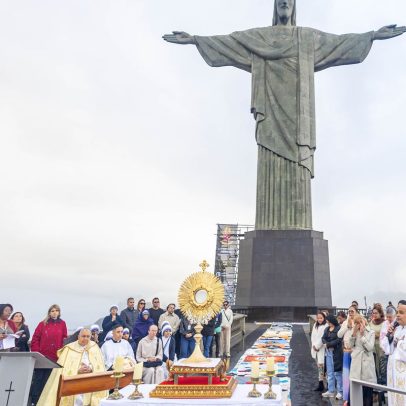 Cristo Redentor inaugura tapete de patchwork em Corpus Christi
