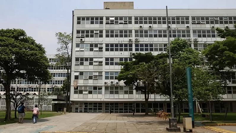 Fachada do prédio da administração central da USP