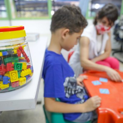 Falta de protocolos para alunos autistas aumenta riscos nas escolas