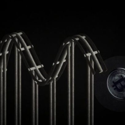 Bitcoin cai abaixo de US$ 70 mil com pressão de ETFs e Strategy