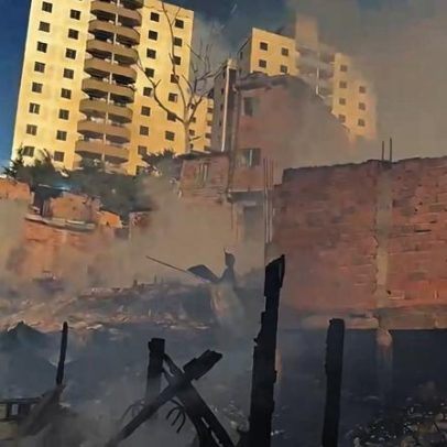 Incêndio em Paraisópolis atinge 50 casas e é controlado