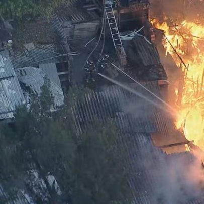 Incêndio em Paraisópolis atinge pelo menos 10 casas