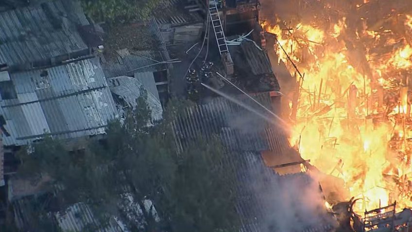 Incêndio atinge região de Paraisópolis, em São Paulo, nesta 5ª feira (18.jun.2026)