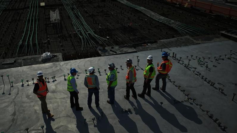 Para o aumento da capacidade produtiva, o investimento em infraestrutura é o primeiro passo, mas esse capital não pode vir apenas do governo. (Foto: Scott Blake/Unsplash)