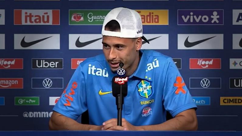 Martinelli 'gasta' inglês ao responder jornalista estrangeiro sobre ex-companheiro de Arsenal