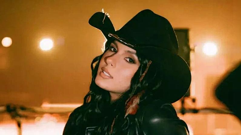 Ana Castela, cantora