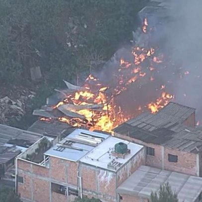 Incêndio de grandes proporções atinge Paraisópolis; 10 barracos são danificados