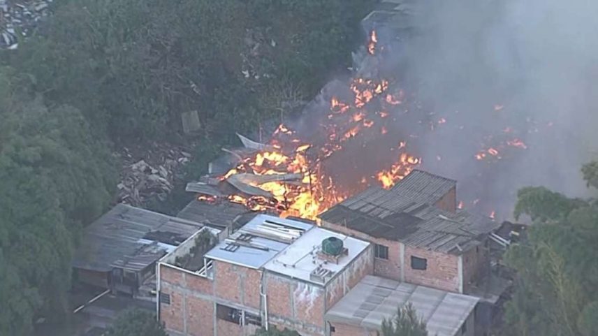 Imagem do incêndio na região do Paraisópolis