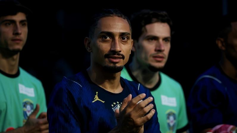 Raphinha, jogador de futebol, em campo