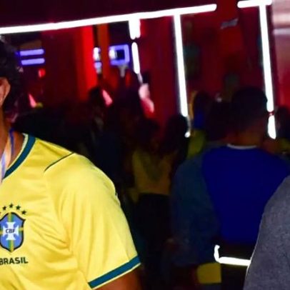 Suposto namorado de Ivete Sangalo assiste jogo da seleção com filho da cantora