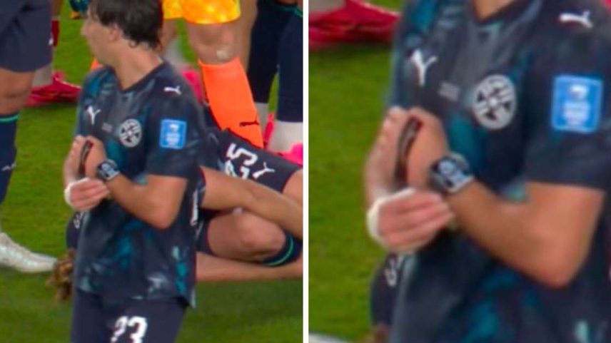 Matías Galarza saindo de fininho com o relógio do juiz