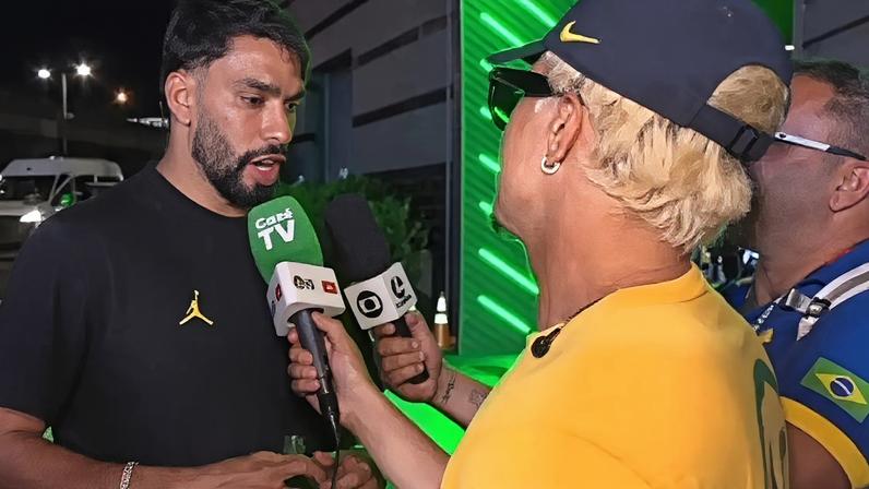 Chico Moedas e Abner entrevistando Paquetá