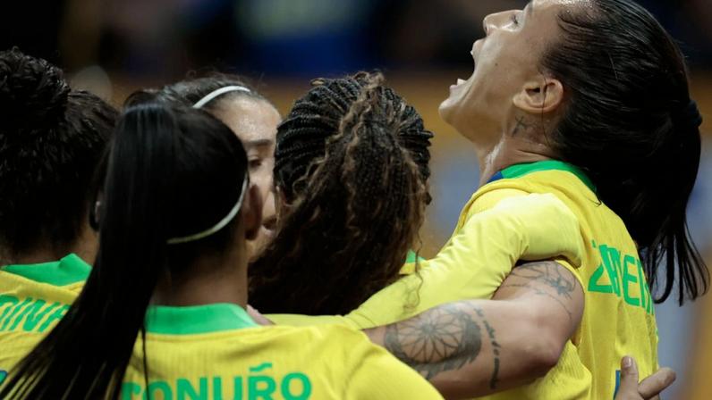 Seleção brasileira feminina vence EUA em virada relâmpago