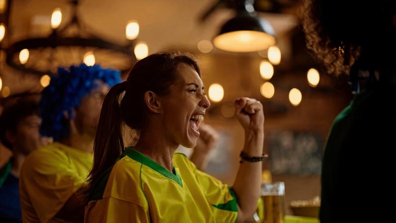 Lugar de mulher é onde ela quiser, inclusive cornetando a seleção brasileira