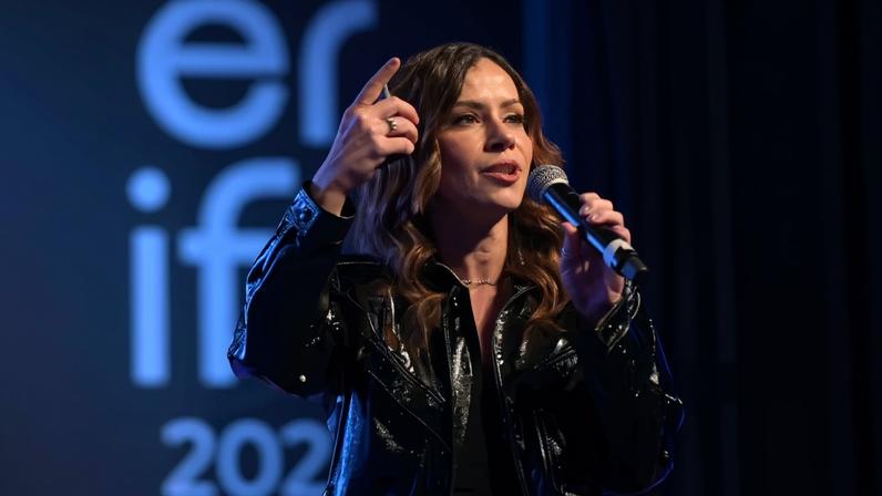 Mônica Hauck, CEO da Sólides (na esquerda da foto) e executiva global Helena Bertho