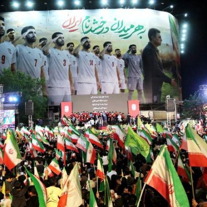 Iranianos protestam nos EUA antes da estreia do Irã na Copa do Mundo