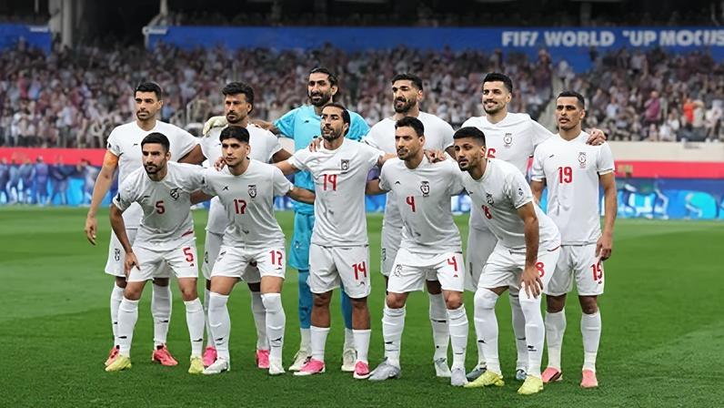 Seleção do Irã antes do confronto com a Nova Zelândia pela primeira rodada da Copa