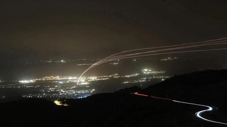 Israel interceptando mísseis do Irã durante ataque no começo de março (Foto: ATEF SAFADI/EFE/EPA)