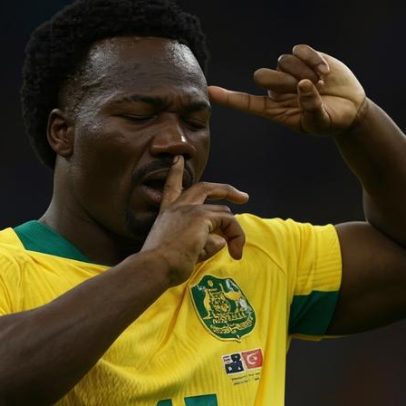 Austrália vence a Turquia com gol de jogador nascido em campo de refugiados