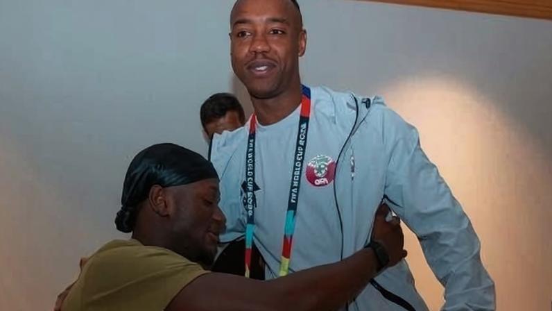 Ismael Koné (à esq.) e Madibo se reencontraram após choque que lesionou o meia canadense