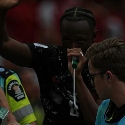 Koné: objeto verde na boca de jogador após lesão grave na Copa