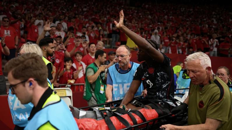 Madibo pediu desculpas por lesão em Koné ao fim do jogo contra Canadá