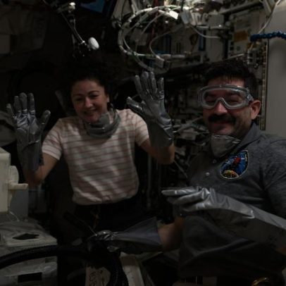 Tripulação prepara Dragon para partida na terça e caminhada espacial