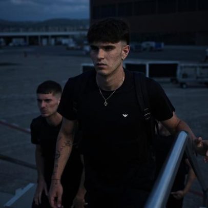 Itália coloca jogadores em avião; internautas questionam destino