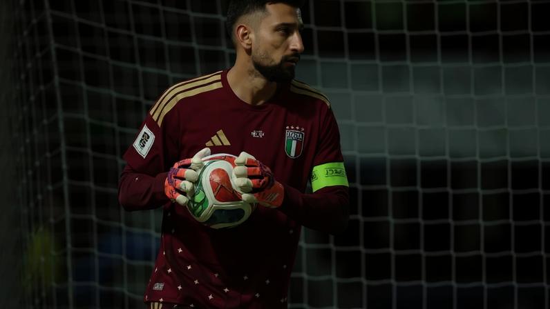 Gianluigi Donnarumma joga pela Itália