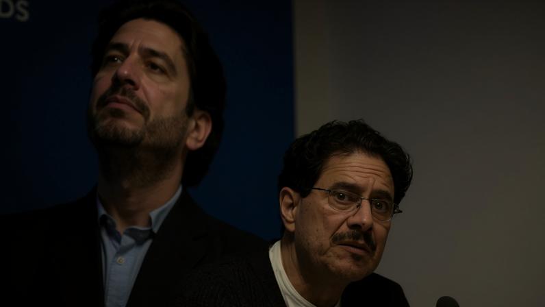 O candidato à Presidência da Colômbia, Iván Cepeda Castro, concede uma entrevista coletiva na sede da UGT, em 7 de janeiro de 2026, em Madri, Espanha.