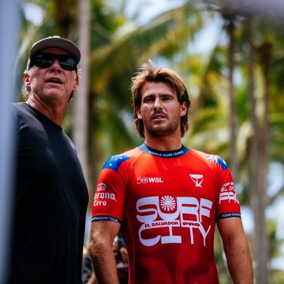 Surfista australiano expulso do mar por pegar a mesma onda de local