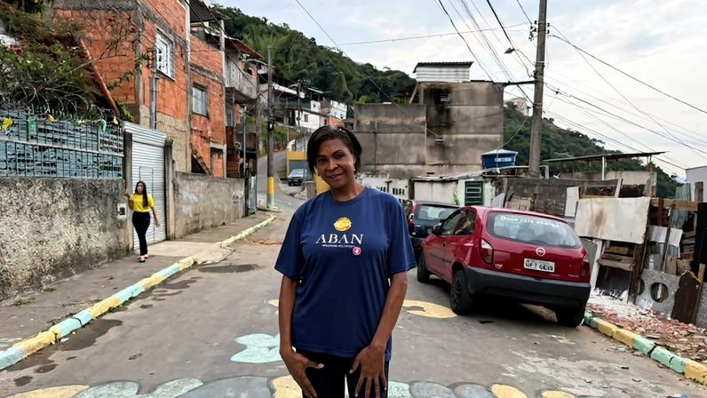 Jade Dias, mulher trans de 56 anos, celebra a vida neste Dia Internacional do Orgulho LGBT+ — Foto: Luiza Sudré/g1