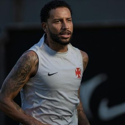 Jair volta a ser relacionado pelo Vasco após pausa para a Copa