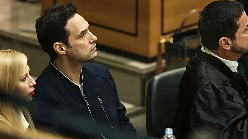 Segundo a acusação do MP, na madrugada de 8 de março de 2021, Jairinho agrediu Henry, causando os ferimentos que levaram à sua morte; na foto, o ex-vereador durante sessão do Tribunal do Júri em março de 2026