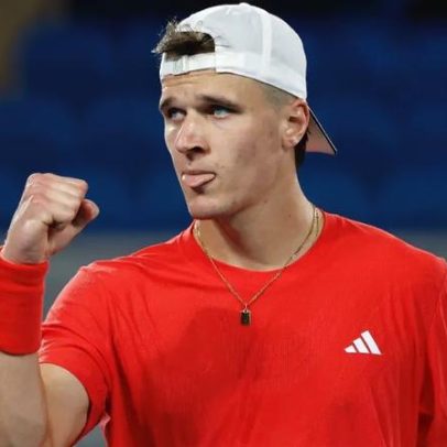 Jakub Mensik é rival de João Fonseca nas quartas de Roland Garros